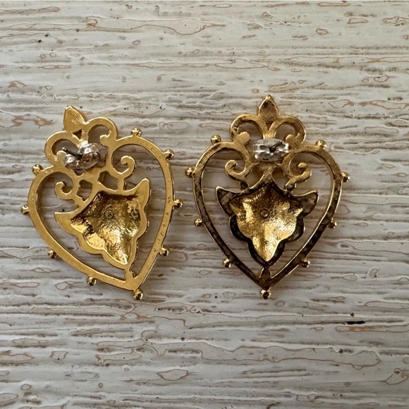 Anthropologie Royal Heart Gold Tone Post Earrings - Picture 7 of 7